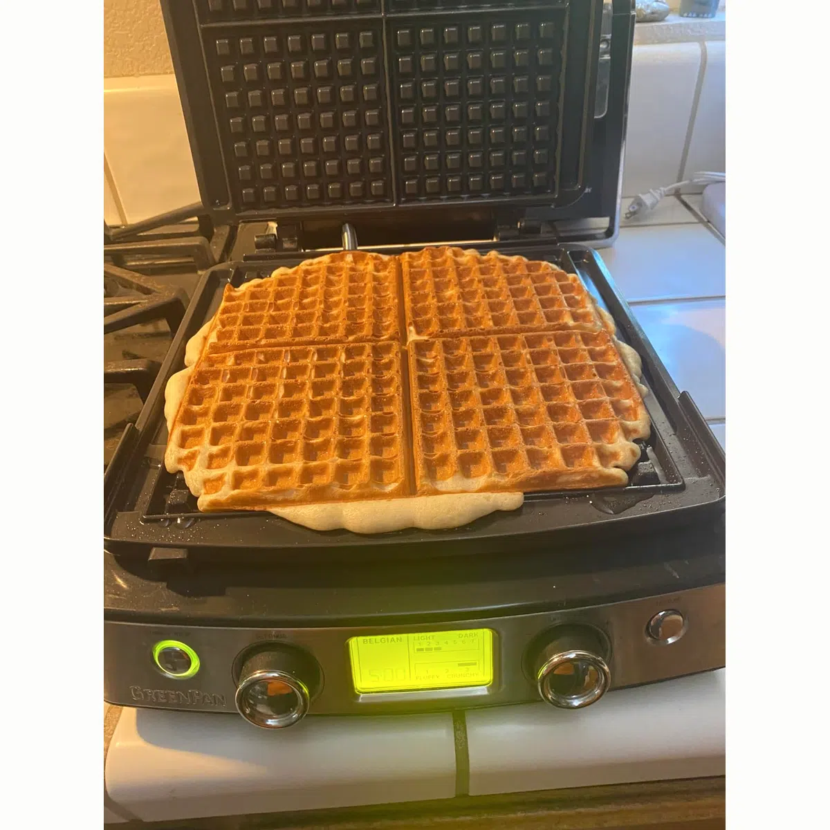 Solid waffle maker