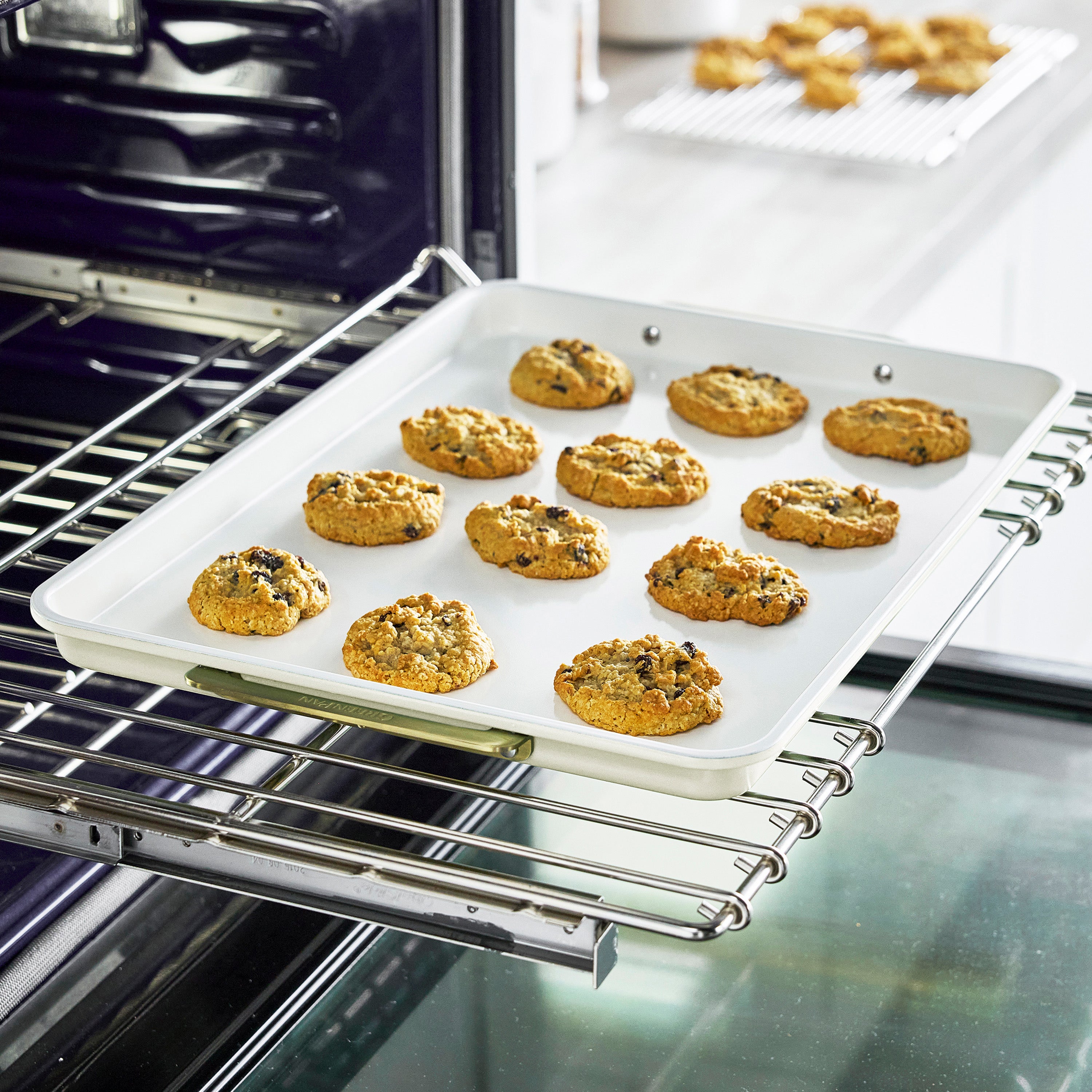 Reserve Bakeware 13" x 18" Half Sheet Pan with Cooling Rack – Cream