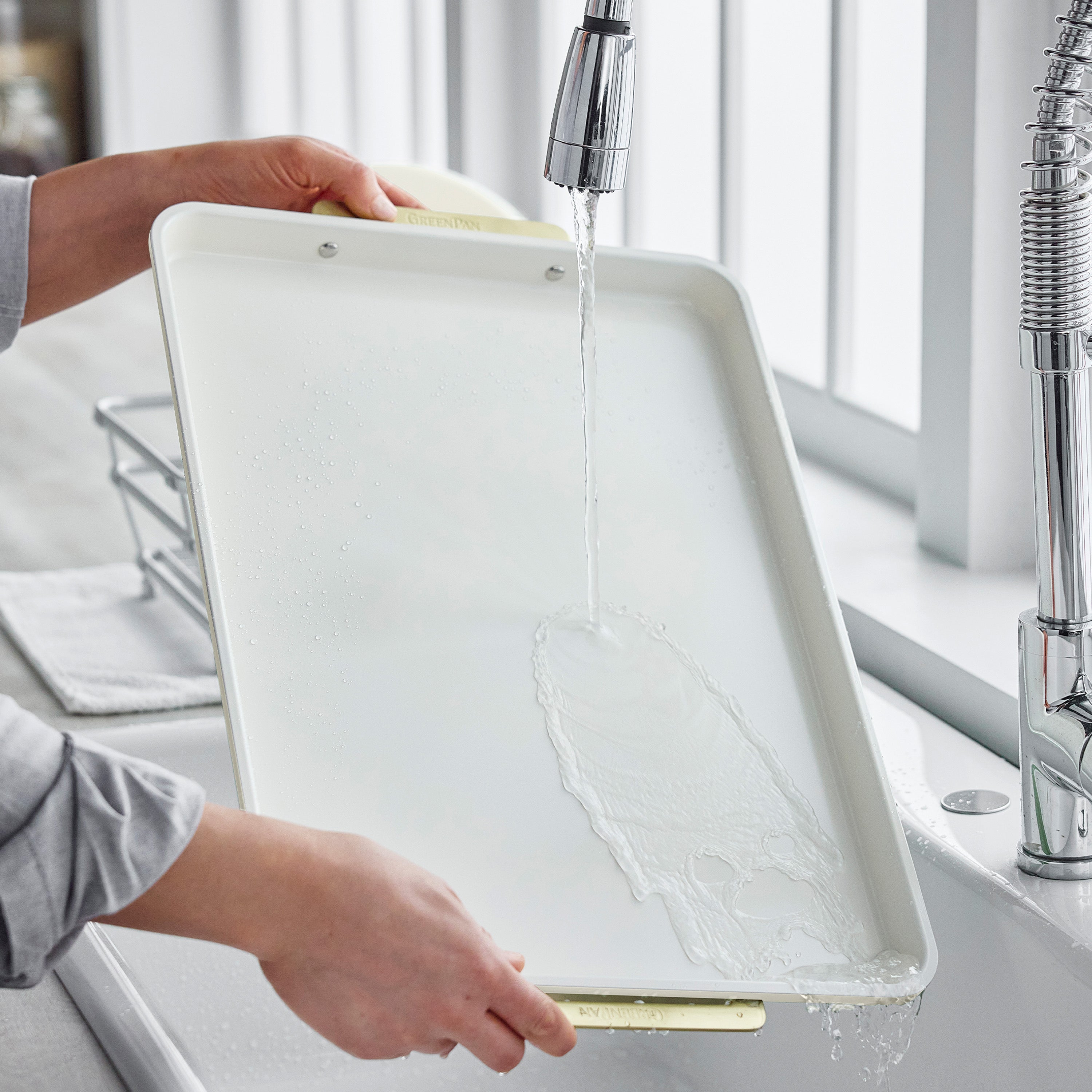 Reserve Bakeware 13" x 18" Half Sheet Pan with Cooling Rack – Cream