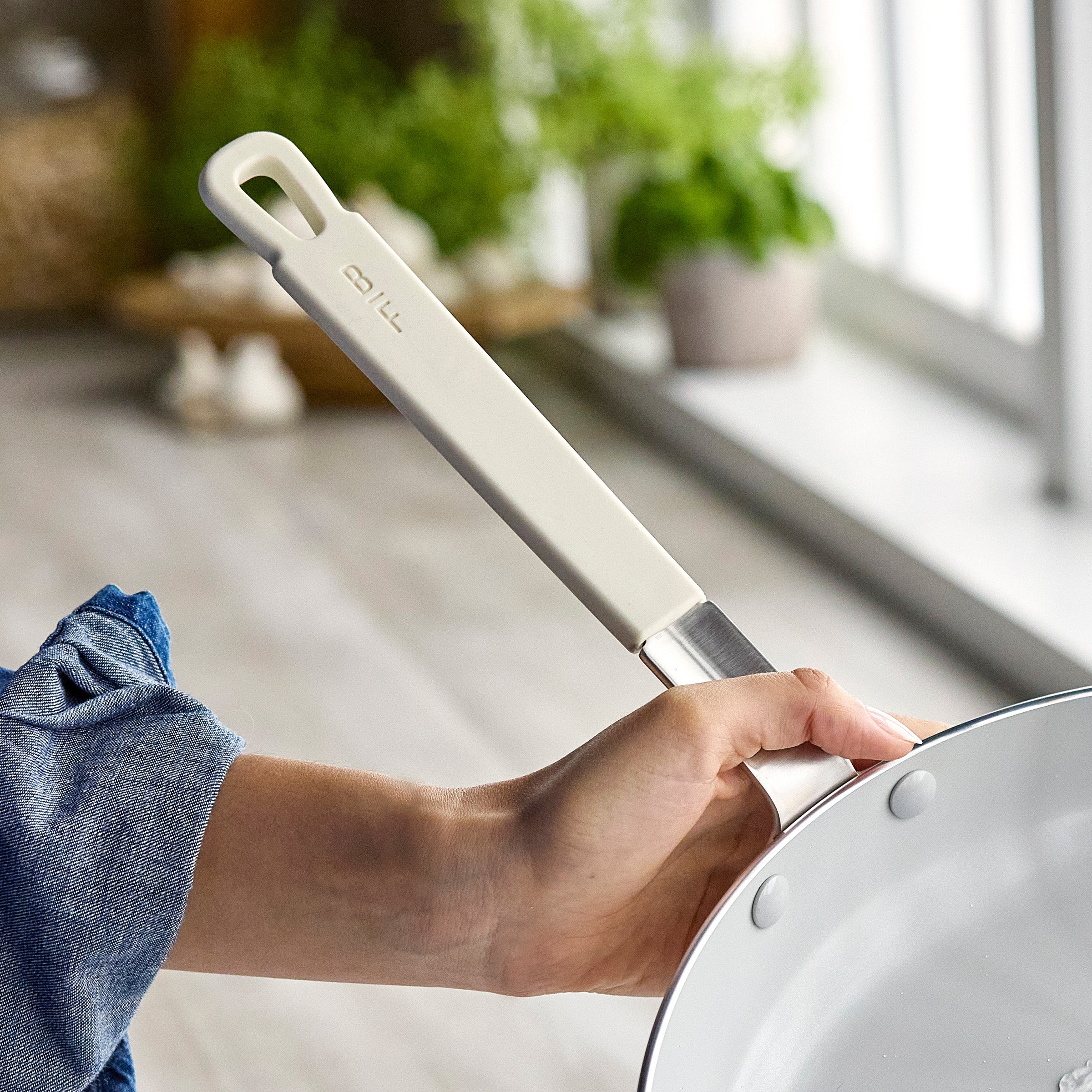 Bobby Flay by GreenPan Professional Ceramic Nonstick 12" Frypan in Cream