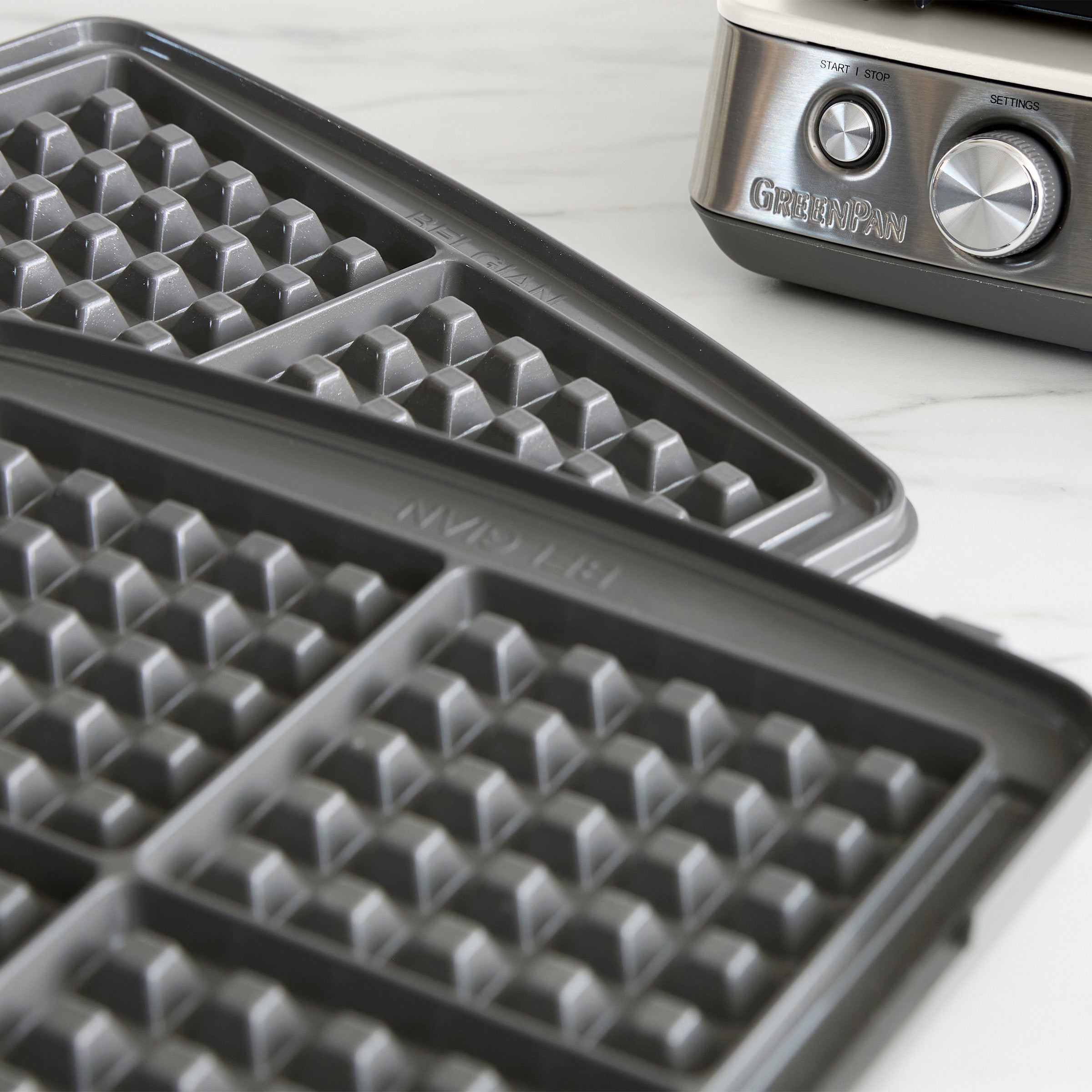 GreenPan Elite Ceramic Nonstick 4-Square Waffle Maker | Cloud Cream